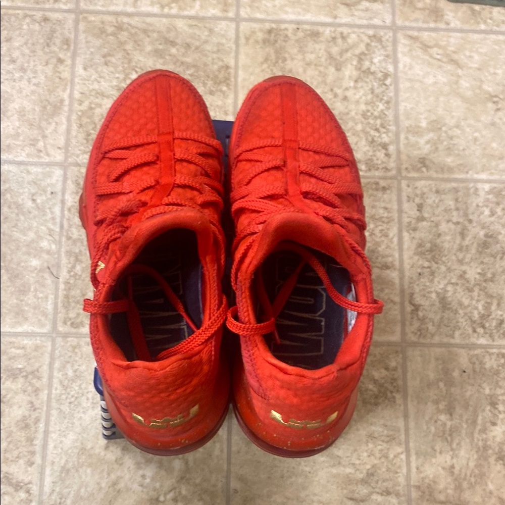 2020 Titan x LeBron 17 low agimat - Picture 2 of 7